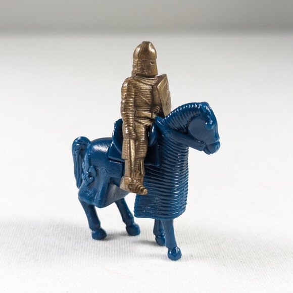 Set of 4 plastic medieval horse toys + metal knight figurine - Picture 6 of 7
